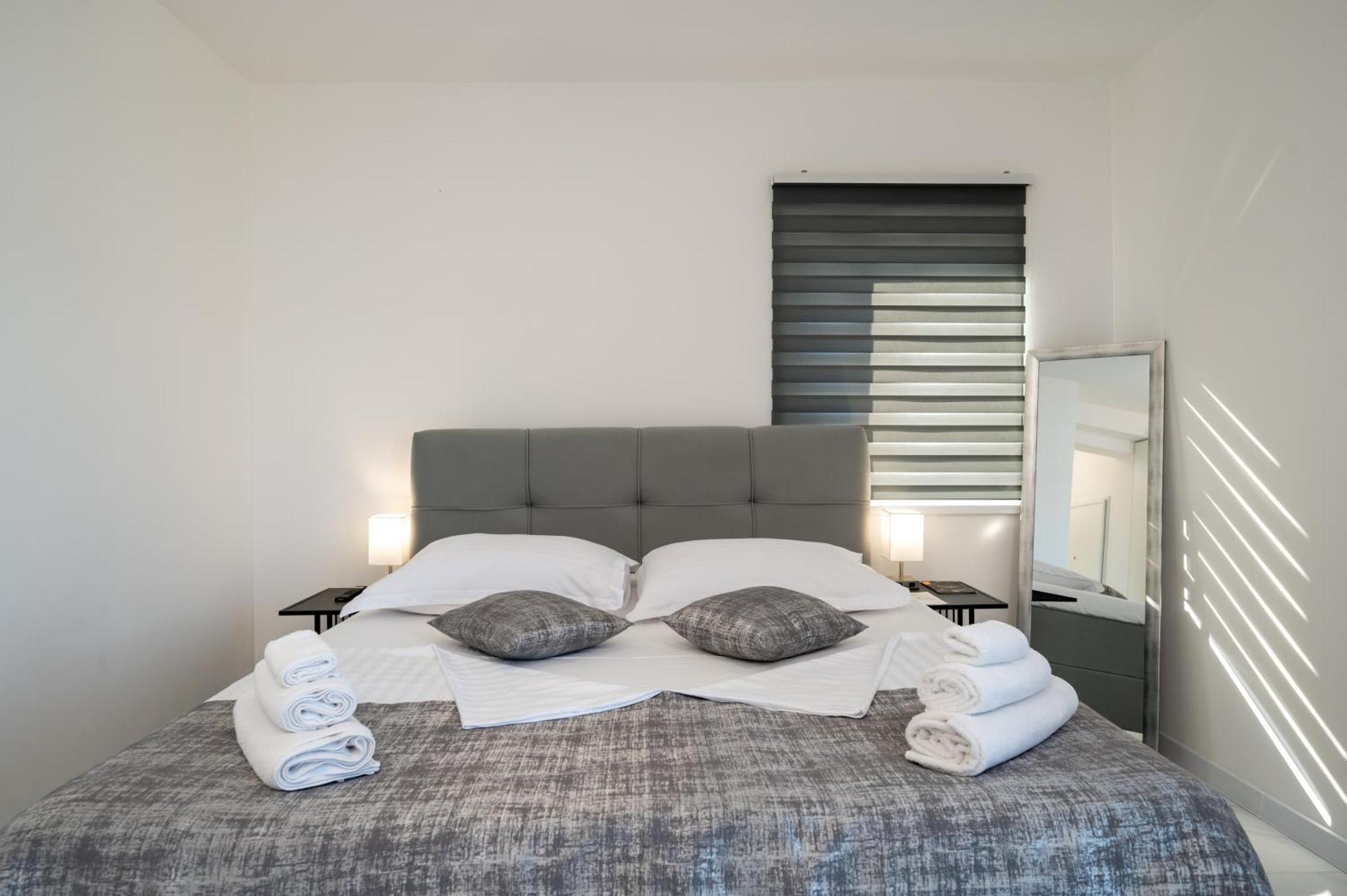 Apartments Filipo Trogir Exterior photo