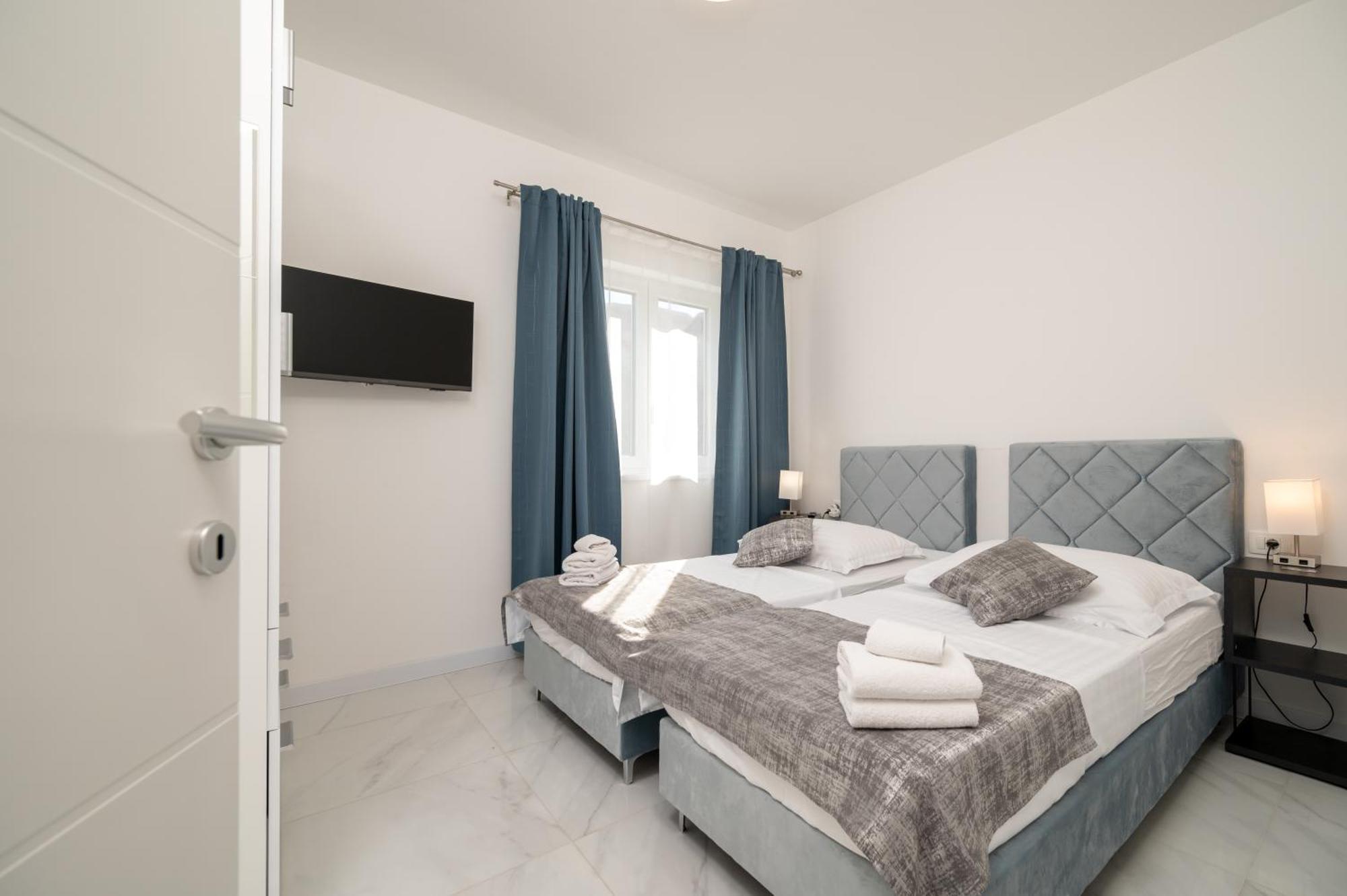 Apartments Filipo Trogir Exterior photo